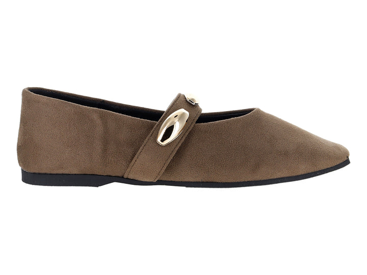 Zapato plano tipo ballerina color nutria con detalle metálico dorado en la parte superior.