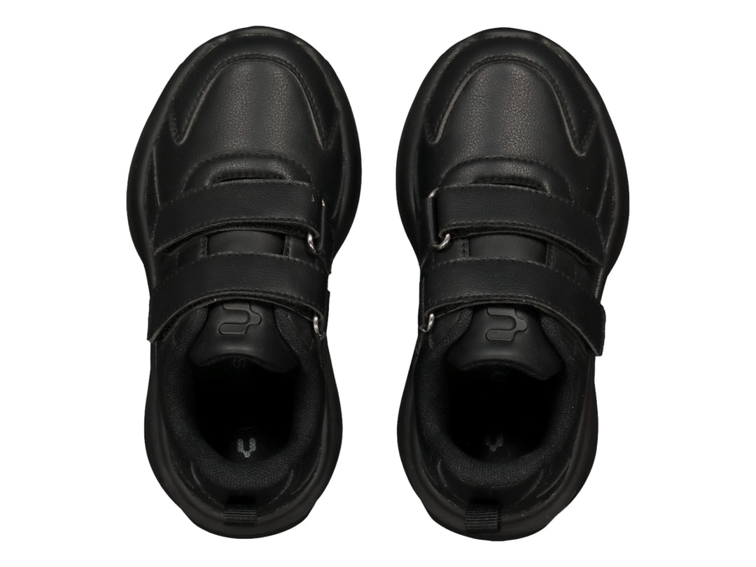 Tenis casuales color negro para niño con cierre de velcro y suela gruesa.
