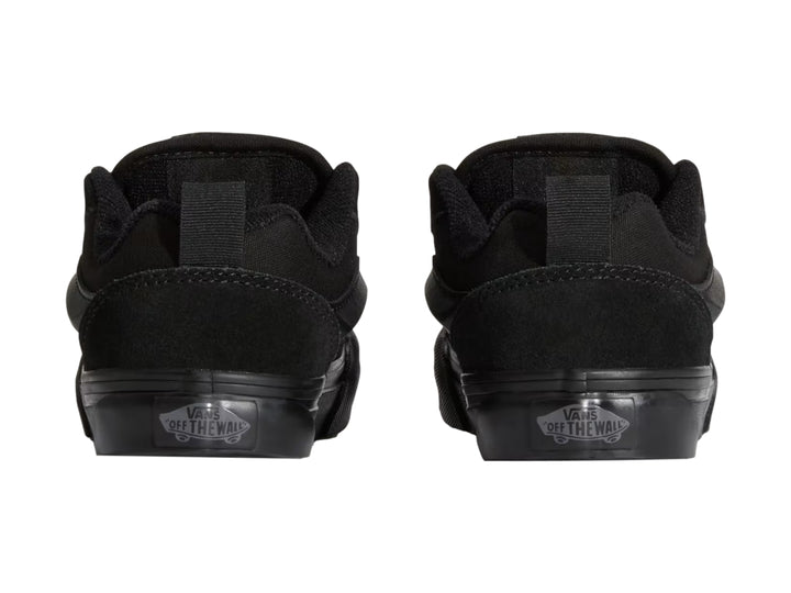 Tenis Vans Knu Skool color negro para niño, vista lateral sobre fondo blanco.