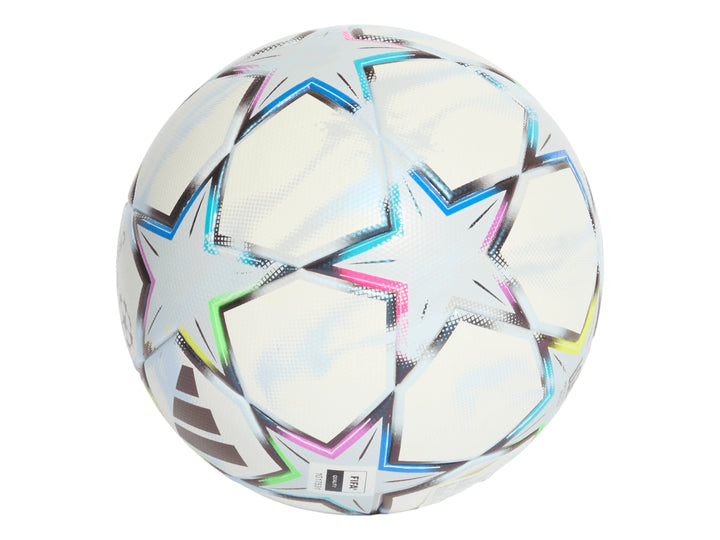 Balón de fútbol Adidas blanco con detalles multicolores y logo de la UEFA Champions League.