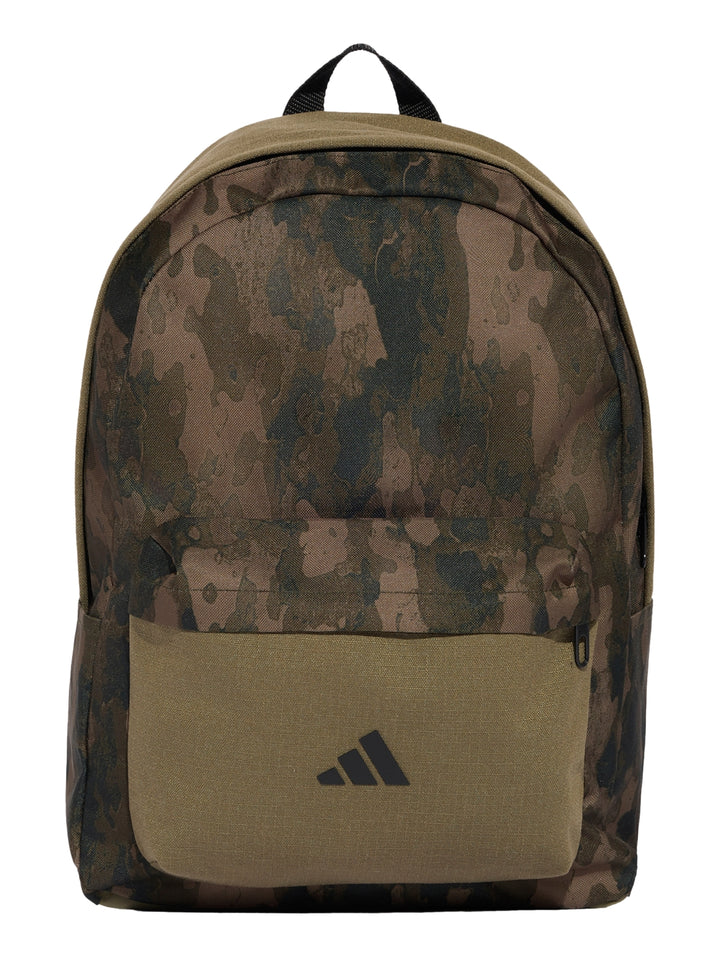 Mochila Adidas con estampado de camuflaje en tonos verde olivo y marrón con bolsillo frontal sólido.
