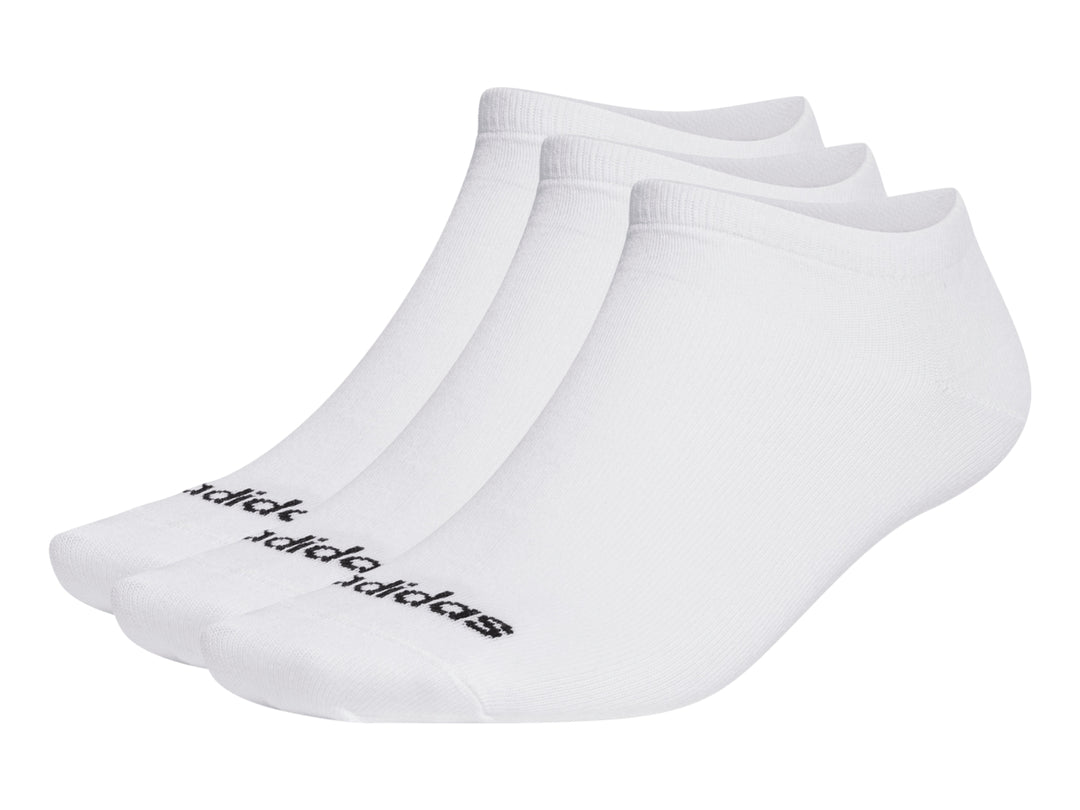 Pack de tres calcetines cortos Adidas color blanco con logo negro en la punta.