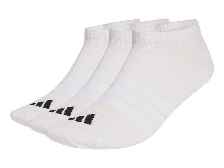 Pack de tres calcetines cortos Adidas en color blanco con rayas negras en la punta.