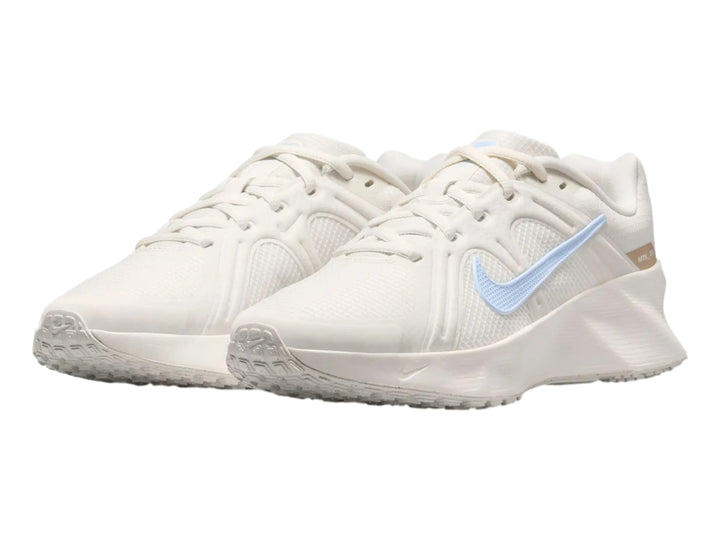 Tenis Nike Metro Tek para mujer en color blanco sail con detalles y logo en azul claro.