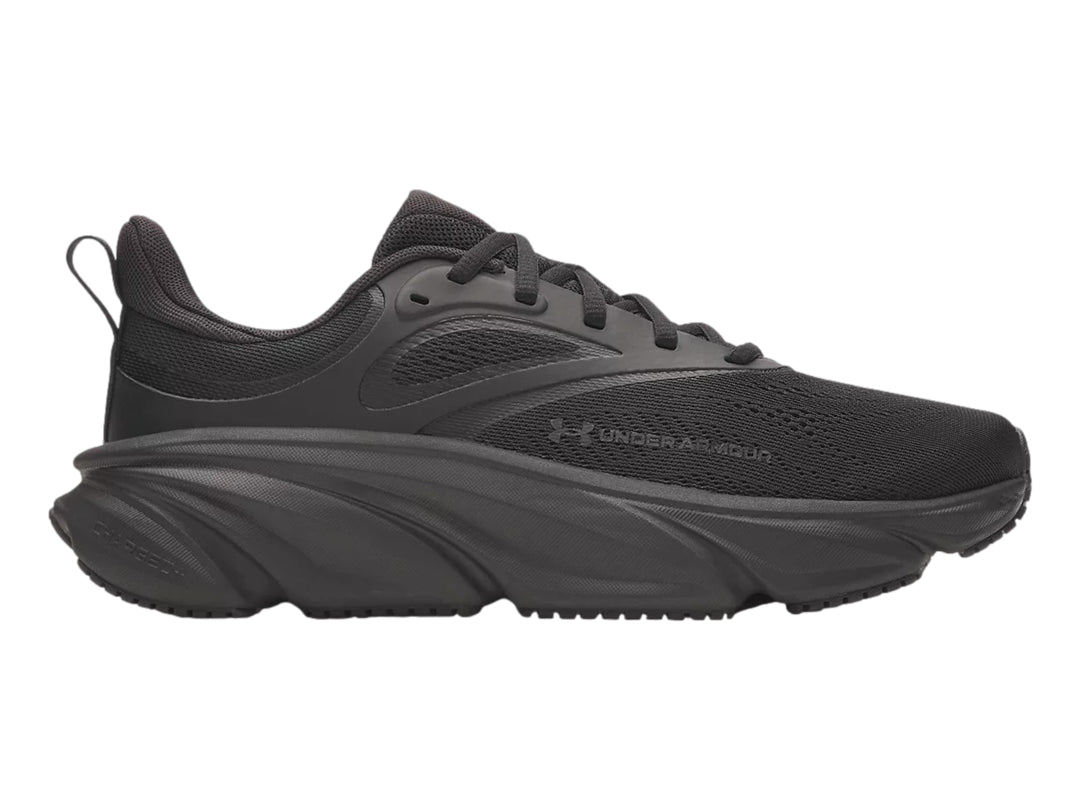 Tenis deportivos Under Armour UA Rogue 6 en color negro para hombre, vista lateral.