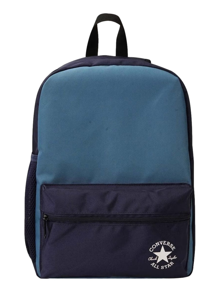Mochila Converse bicolor en azul y marino con bolsillo frontal y logotipo blanco.
