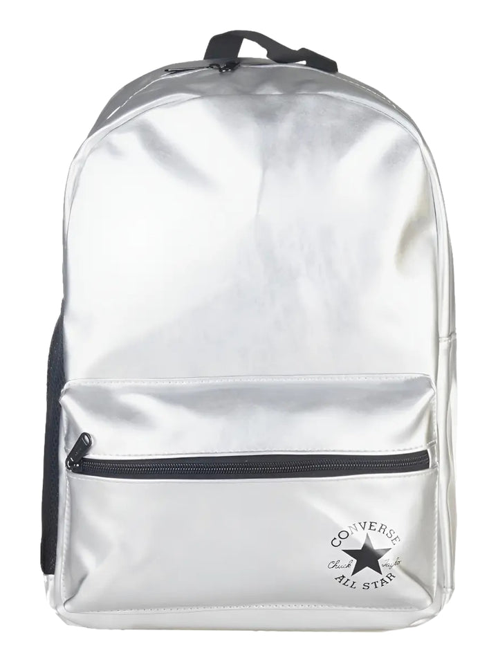 Mochila escolar Converse de color plata metalizado con detalles en negro y logotipo frontal.