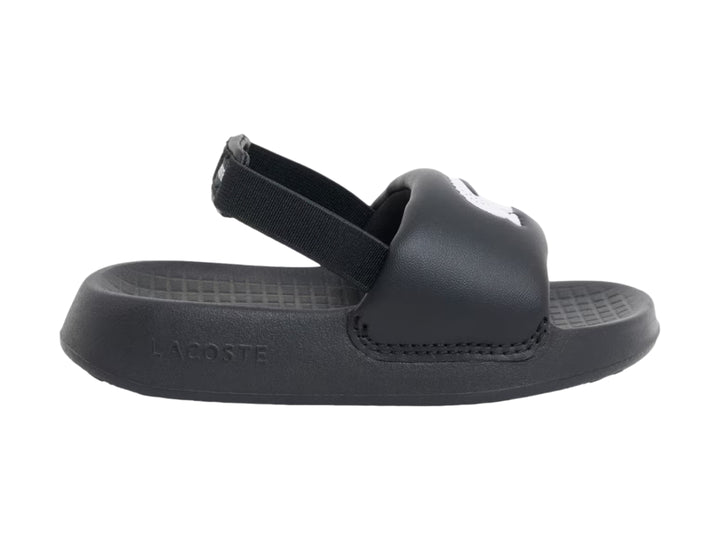 Sandalia Lacoste Serve Slide 1.0 color negro para niño con diseño deportivo y correa ajustable.