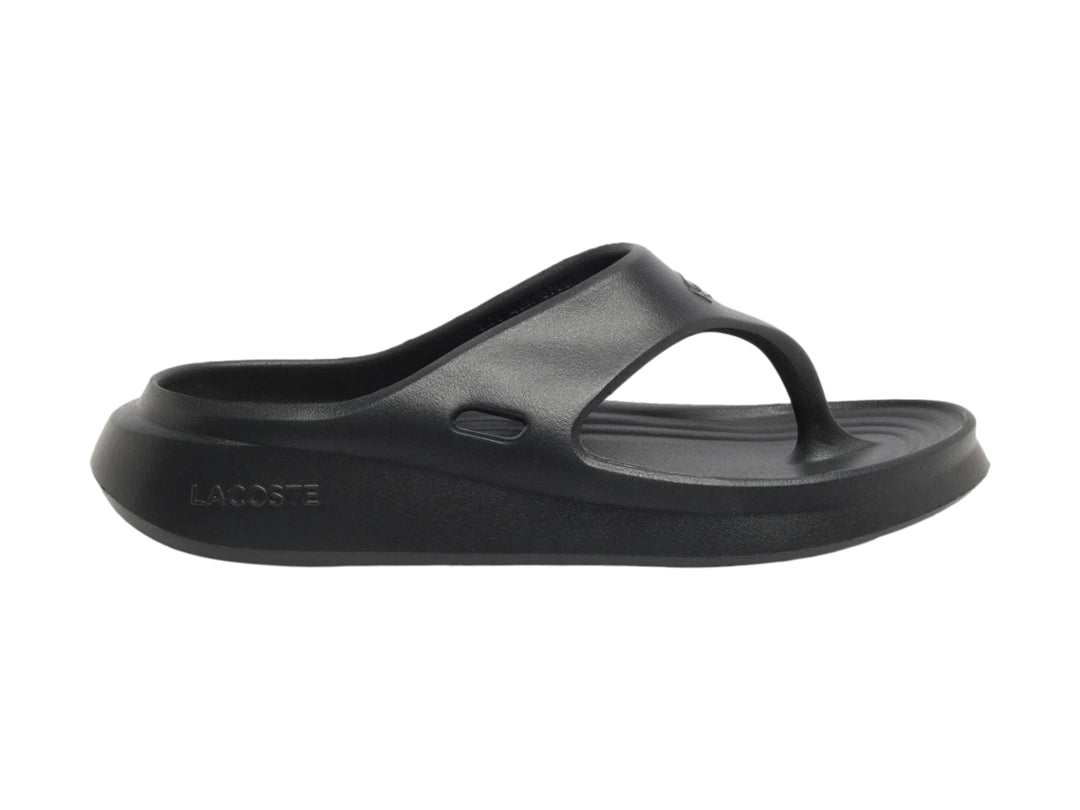 Sandalia Lacoste Meduz flip-flop de color gris oscuro para mujer con logo grabado en la suela.