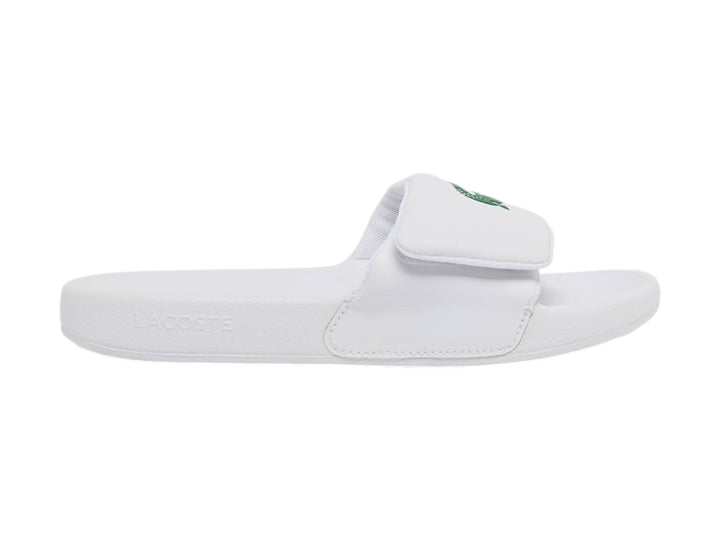 Sandalia slide Lacoste de color blanco para mujer con logotipo verde en la correa.