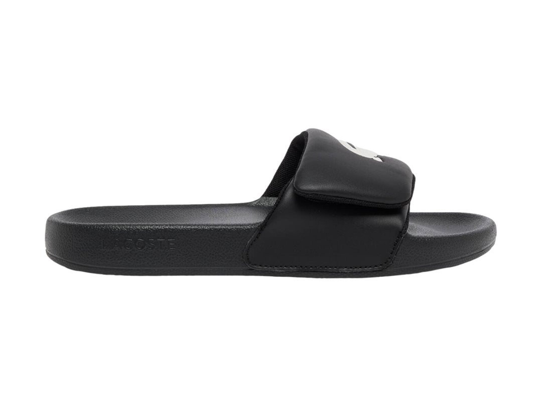 Sandalia Lacoste Serve Slide color negro para mujer con diseño minimalista y correa ancha.