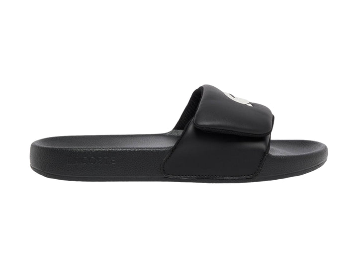 Sandalia Lacoste Serve Slide color negro para mujer con diseño minimalista y correa ancha.