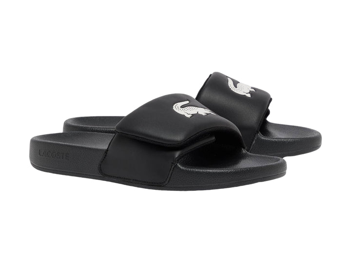 Sandalia Lacoste Serve Slide color negro para mujer con diseño minimalista y correa ancha.
