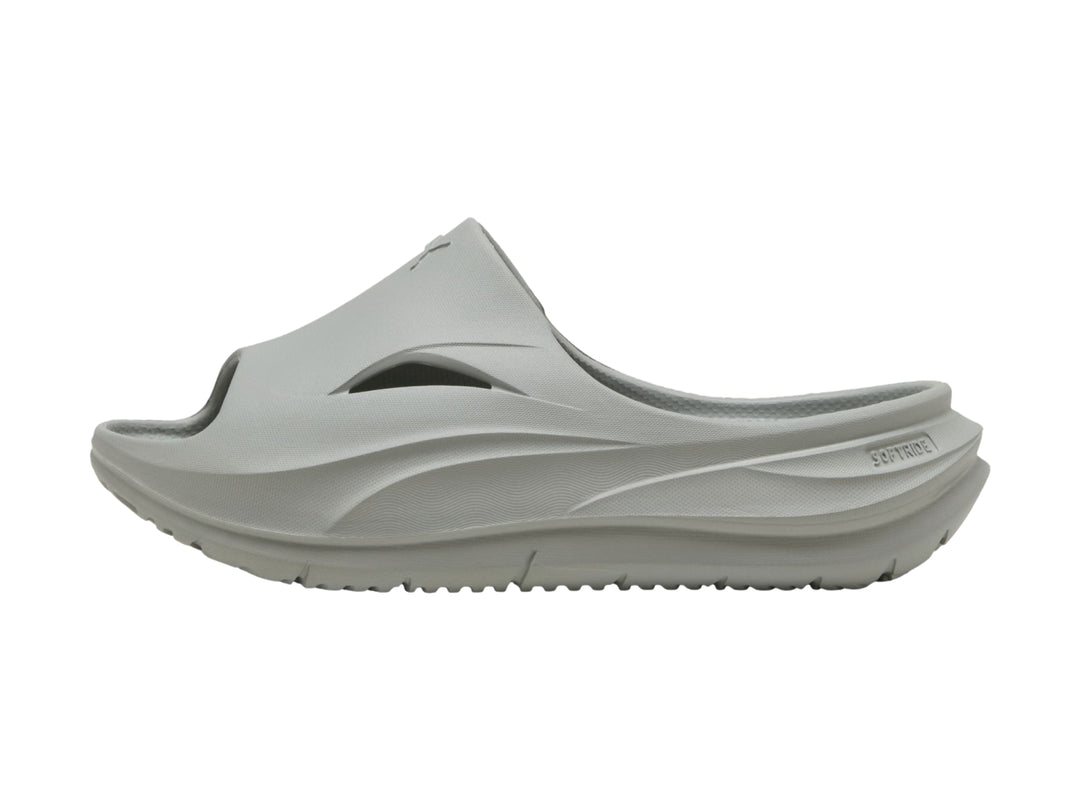 Sandalia PUMA Softride Zerog Slide para hombre en color gris humo, vista lateral.