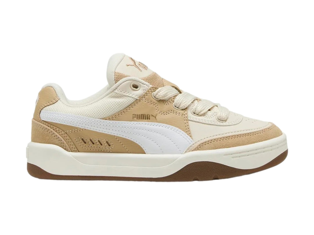 Tenis PUMA Park Lifestyle SK8 Jr en colores crema y beige para niño.