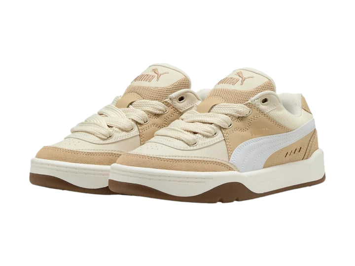 Tenis PUMA Park Lifestyle SK8 Jr en colores crema y beige para niño.
