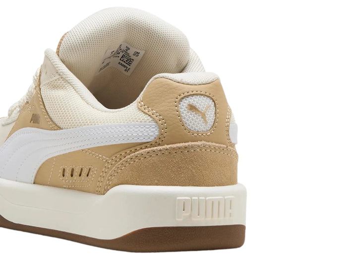 Tenis PUMA Park Lifestyle SK8 Jr en colores crema y beige para niño.