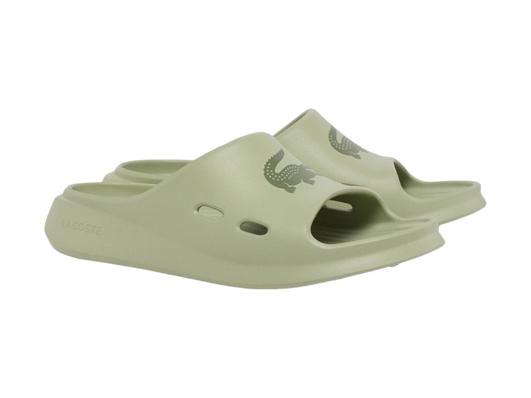 Sandalia Lacoste Meduz Slide color khaki para hombre con diseño minimalista y monocromático.