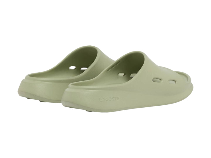 Sandalia Lacoste Meduz Slide color khaki para hombre con diseño minimalista y monocromático.