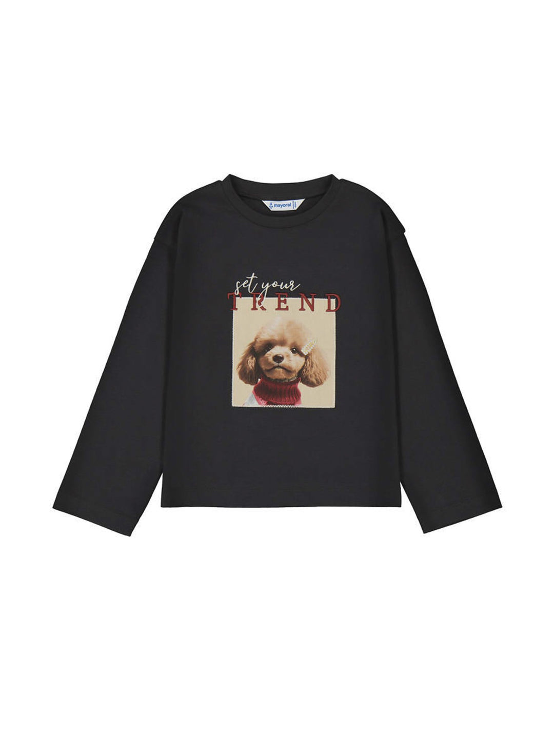 Camiseta Mayoral color carbón de manga larga con estampado central de un perro y el texto set your trend.