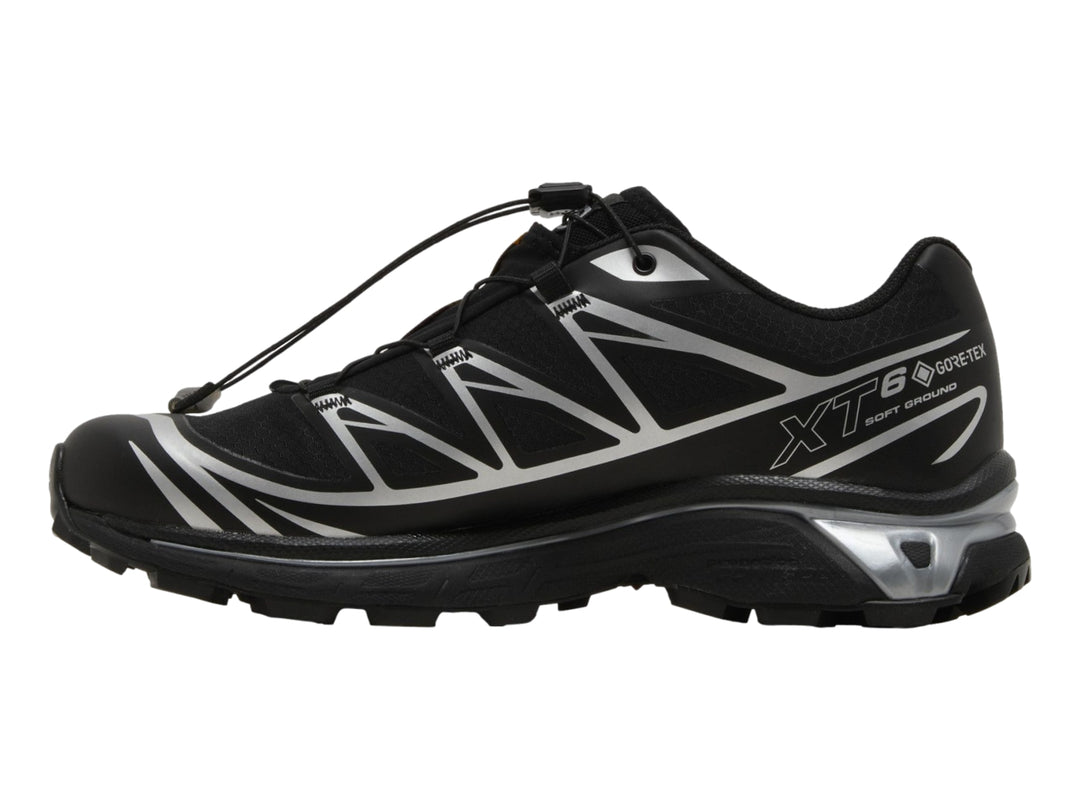 Tenis deportivos Salomon XT-6 GTX color negro con detalles plateados y suela negra para mujer.