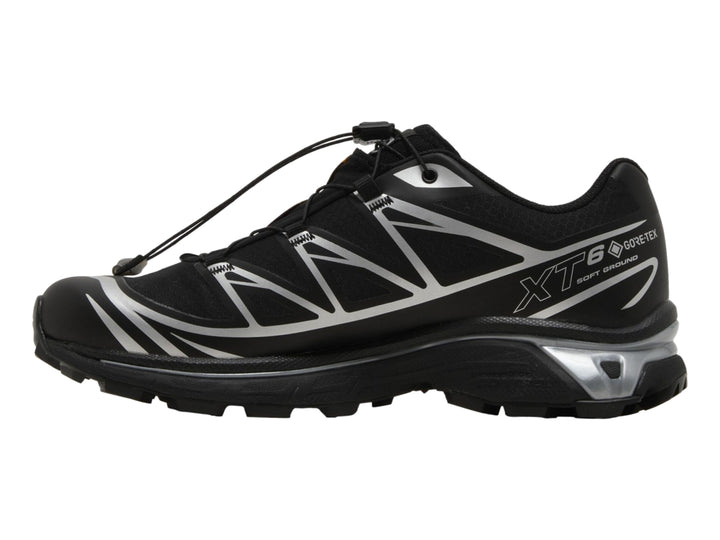 Tenis deportivos Salomon XT-6 GTX color negro con detalles plateados y suela negra para mujer.