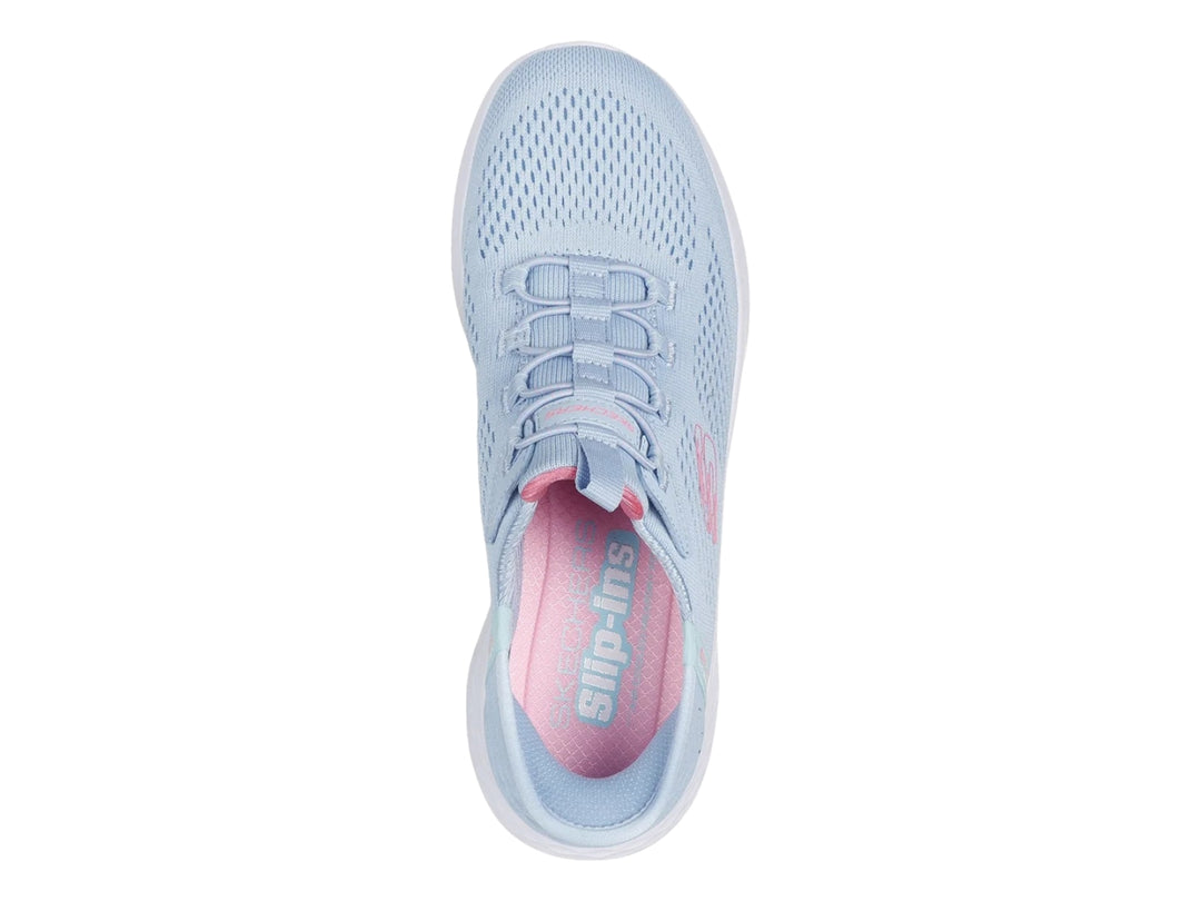 Tenis deportivos Skechers para mujer en color azul claro con suela blanca y detalles en rosa.