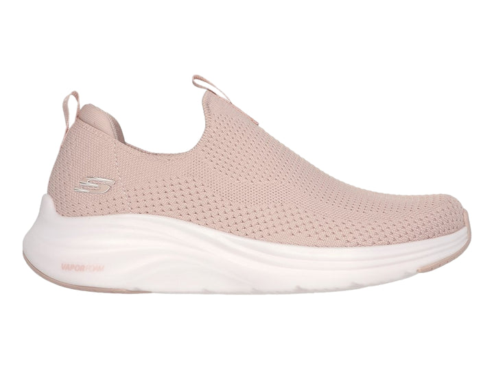 Tenis Skechers rosa para mujer, estilo slip-on con suela blanca y tejido transpirable.