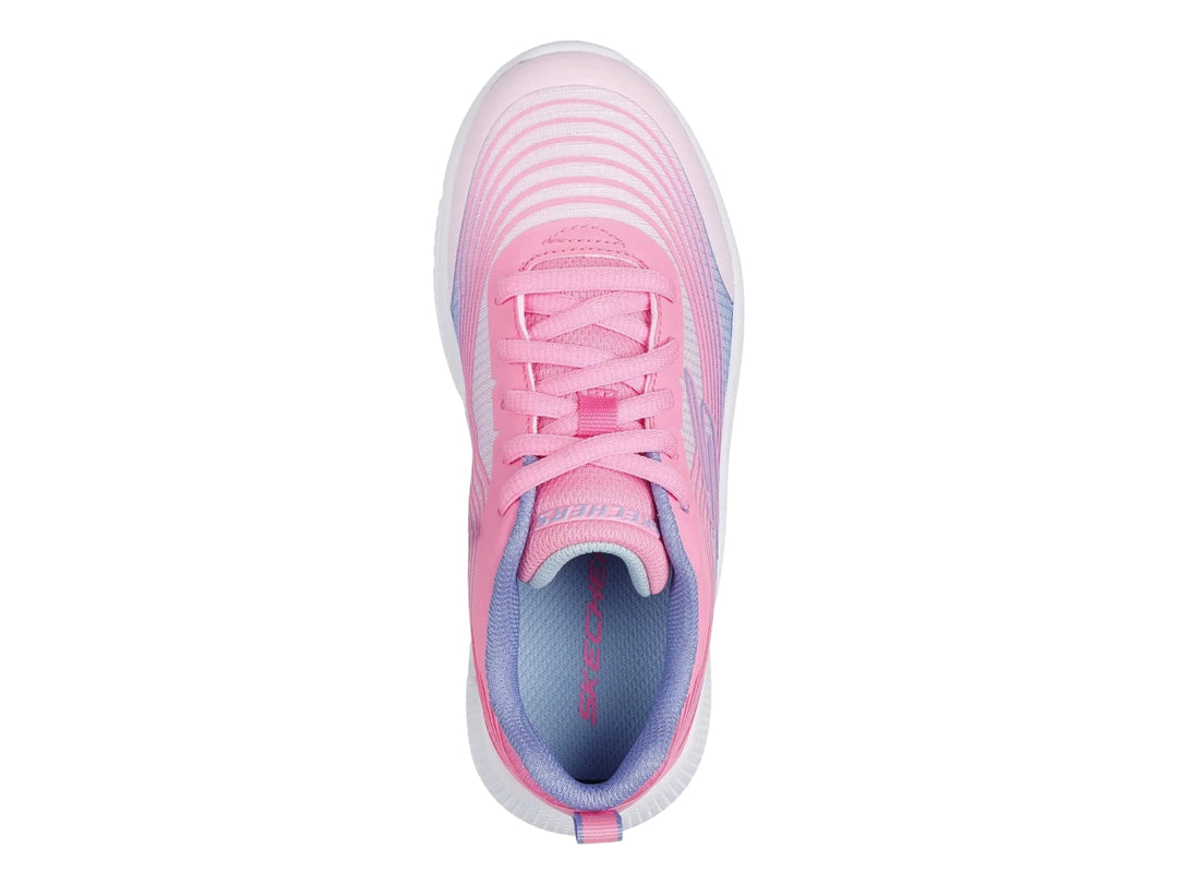 Tenis deportivos Skechers en color rosa y lila con suela blanca.