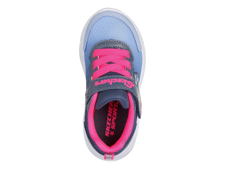 Tenis deportivos Skechers para niña en color azul con detalles en rosa y suela blanca.