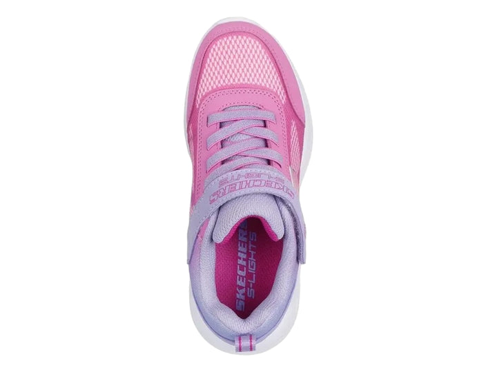 Tenis deportivos Skechers para niña en colores rosa y lavanda con suela blanca.