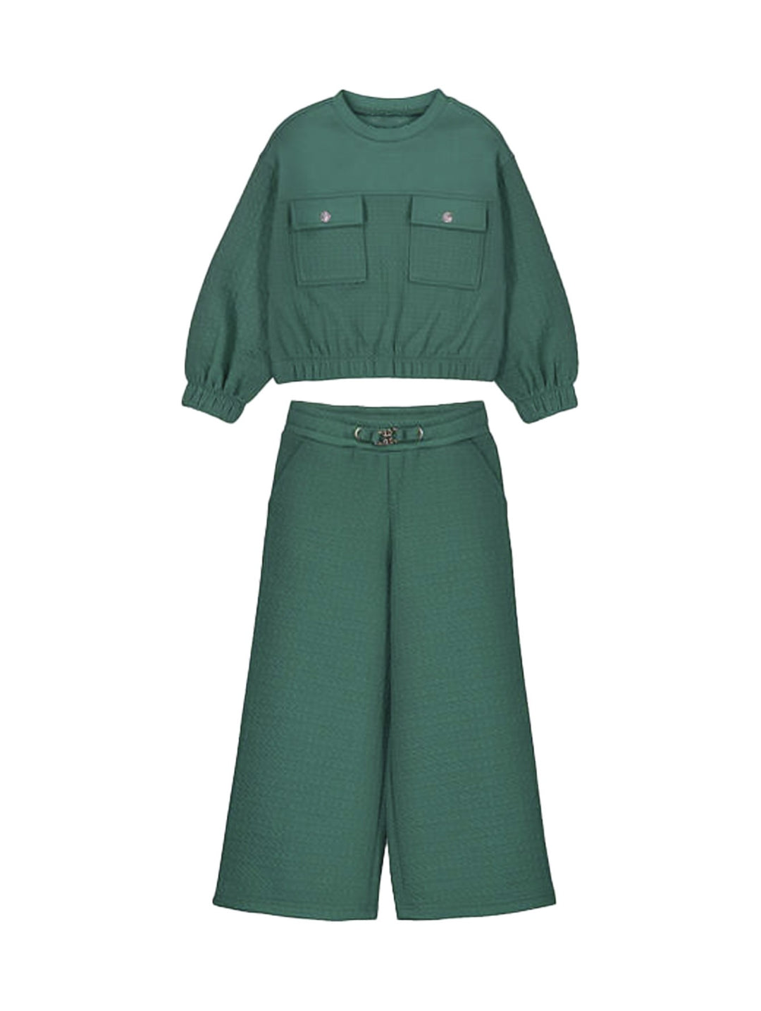 Conjunto acolchado de dos piezas color verde botella compuesto por sudadera con bolsillos y pantalón ancho.