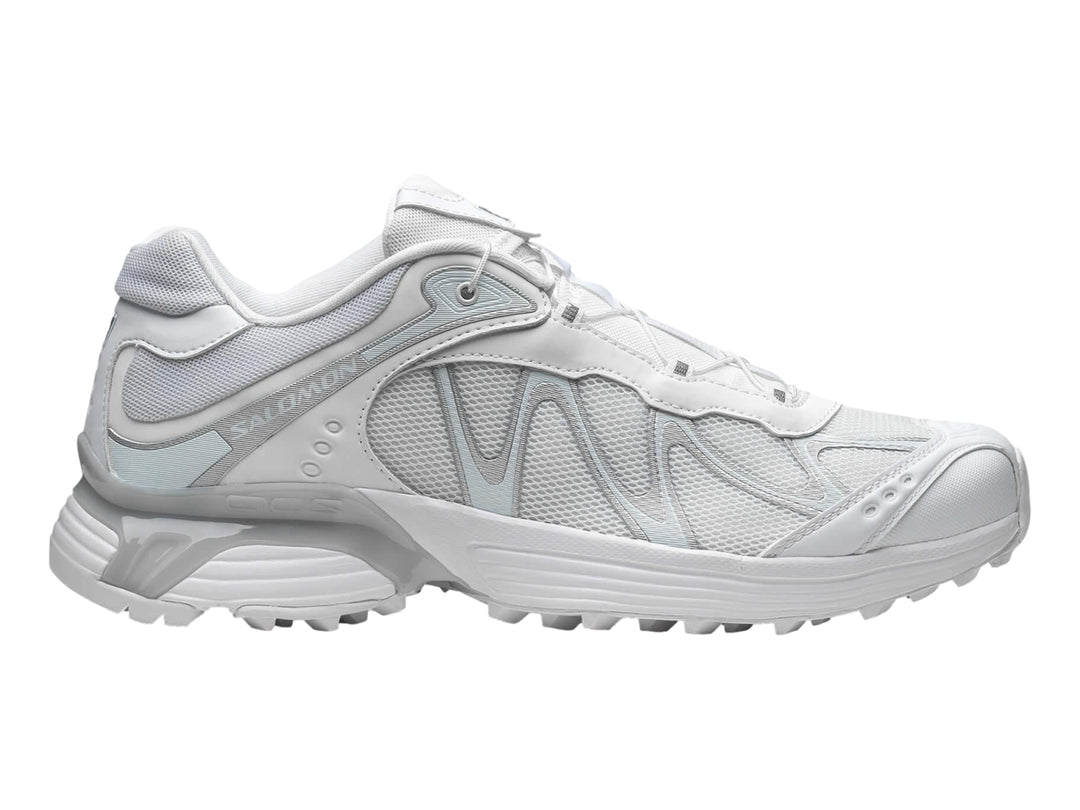 Tenis Salomon XT-Whisper color blanco para mujer con diseño deportivo y malla transpirable.