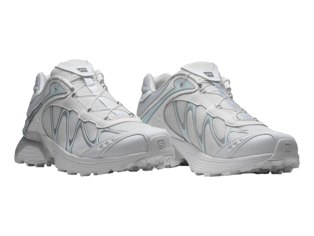 Tenis Salomon XT-Whisper color blanco para mujer con diseño deportivo y malla transpirable.