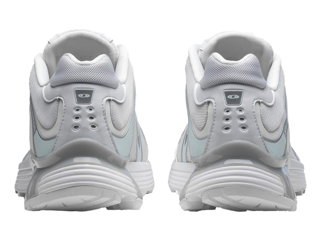 Tenis Salomon XT-Whisper color blanco para mujer con diseño deportivo y malla transpirable.