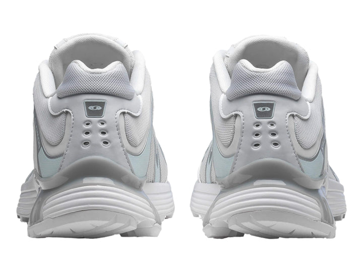 Tenis Salomon XT-Whisper color blanco para mujer con diseño deportivo y malla transpirable.