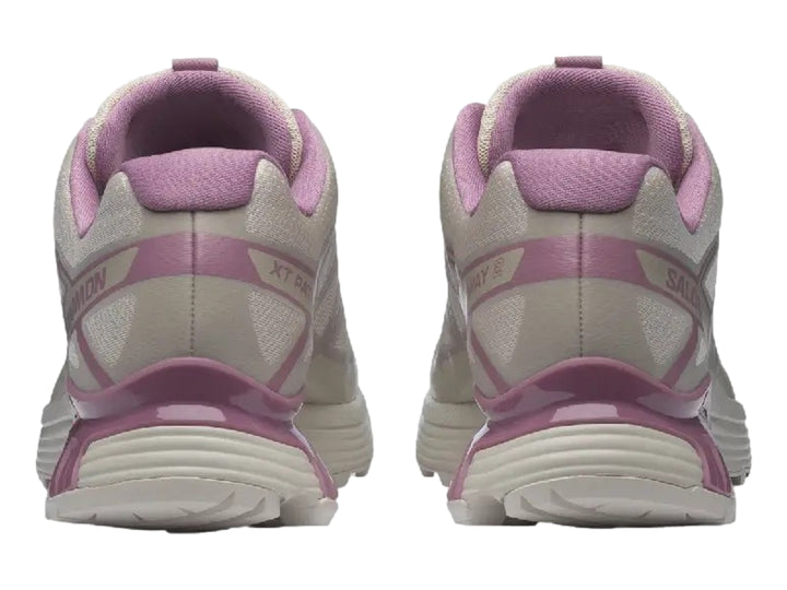 Tenis Salomon XT-Pathway 2 color beige con detalles en lila para mujer.