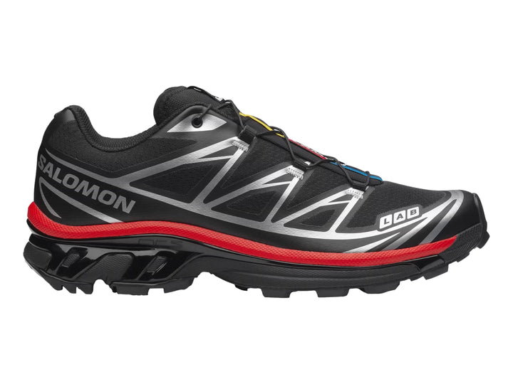 Tenis Salomon XT-6 GTX color negro con detalles en rojo y blanco para hombre.