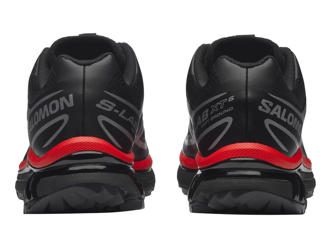 Tenis Salomon XT-6 GTX color negro con detalles en rojo y blanco para hombre.