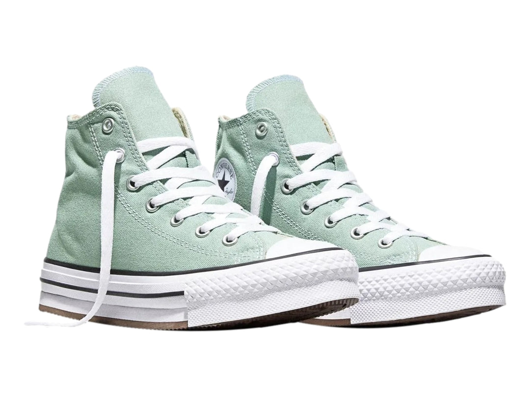 Tenis Converse de bota color verde con suela de plataforma blanca para niña.