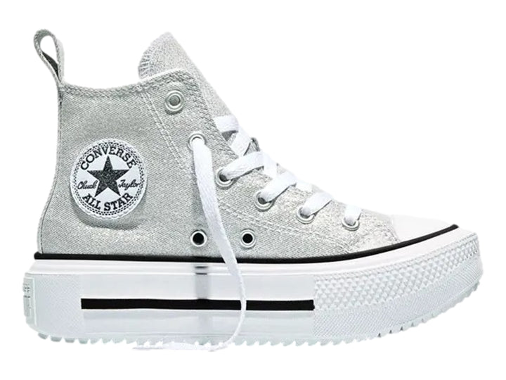 Tenis Converse de bota color gris brillante con plataforma blanca y detalles en negro para niña.