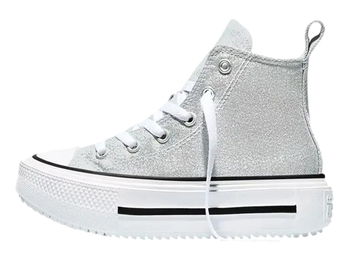 Tenis Converse de bota color gris brillante con plataforma blanca y detalles en negro para niña.