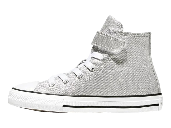 Tenis Converse botín color gris brillante con suela blanca y detalles en negro para niña.