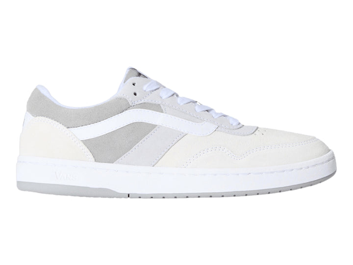 Tenis Vans Cruze 3.0 en color gris claro y blanco, diseño de corte bajo con cordones blancos.