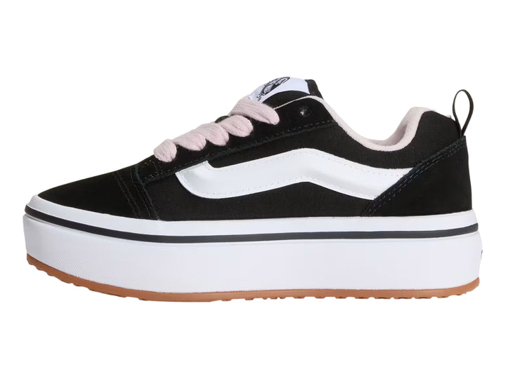 Tenis Vans negros con suela de plataforma blanca y agujetas rosas para junior.