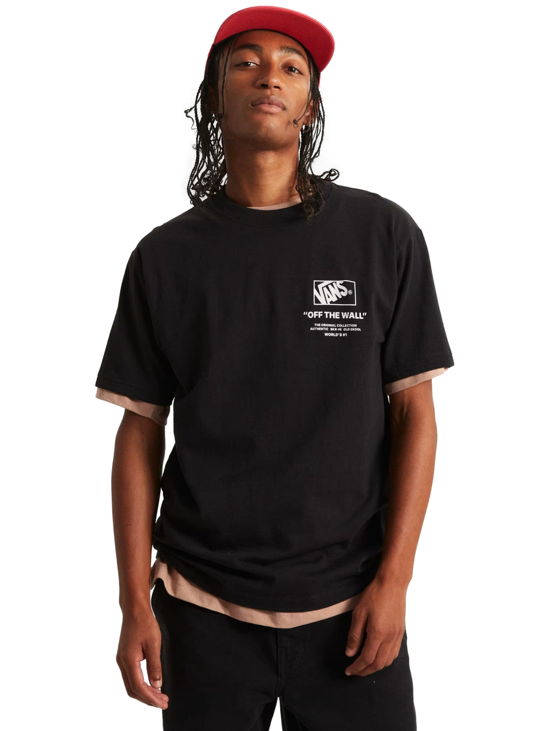 Playera negra de manga corta Vans con diseño de capas en color beige en mangas y dobladillo.