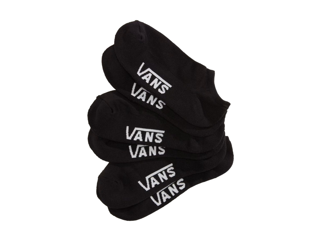 Tres pares de calcetines negros Vans con logotipo blanco apilados sobre fondo blanco.