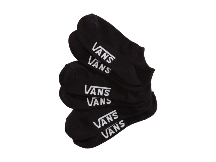 Tres pares de calcetines negros Vans con logotipo blanco apilados sobre fondo blanco.