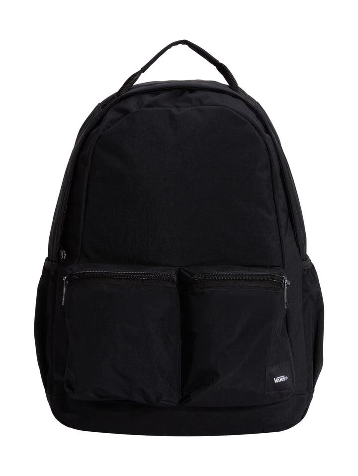Mochila Vans de color negro con dos bolsillos frontales y asa superior.