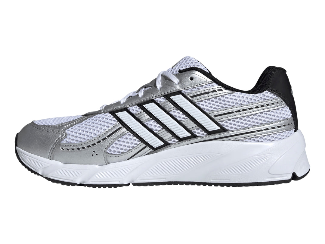 Tenis Adidas Technocaos 2000 color blanco y plata con franjas negras y suela blanca.